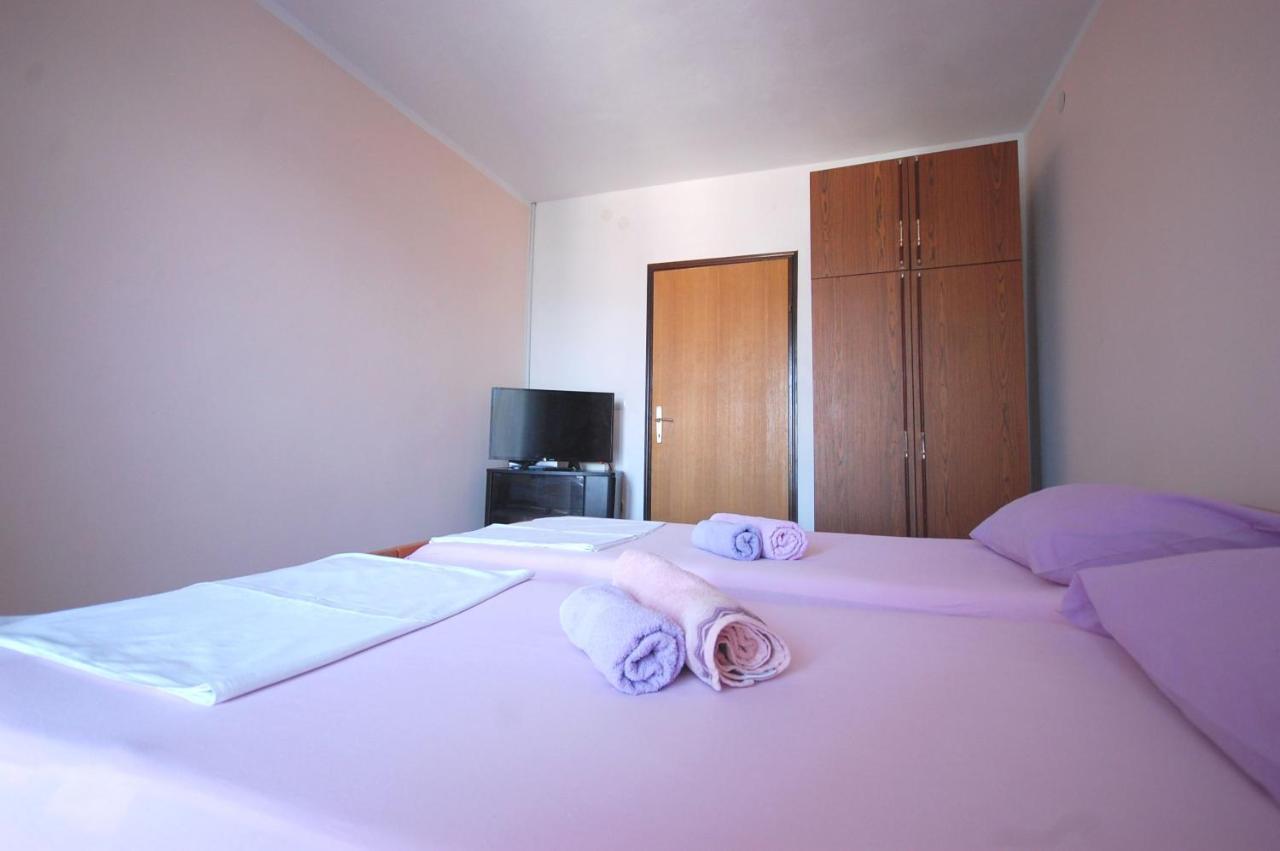 Apartments Dida By El-Pi Tours Нивице Экстерьер фото