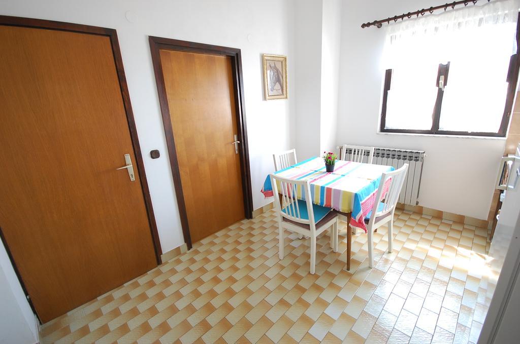 Apartments Dida By El-Pi Tours Нивице Номер фото
