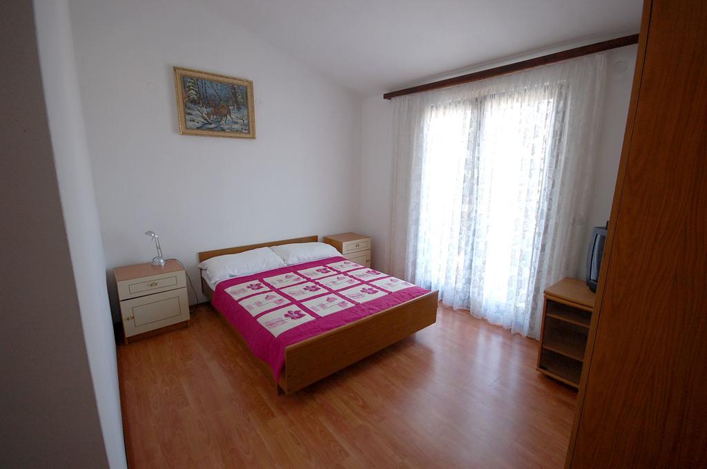 Apartments Dida By El-Pi Tours Нивице Номер фото