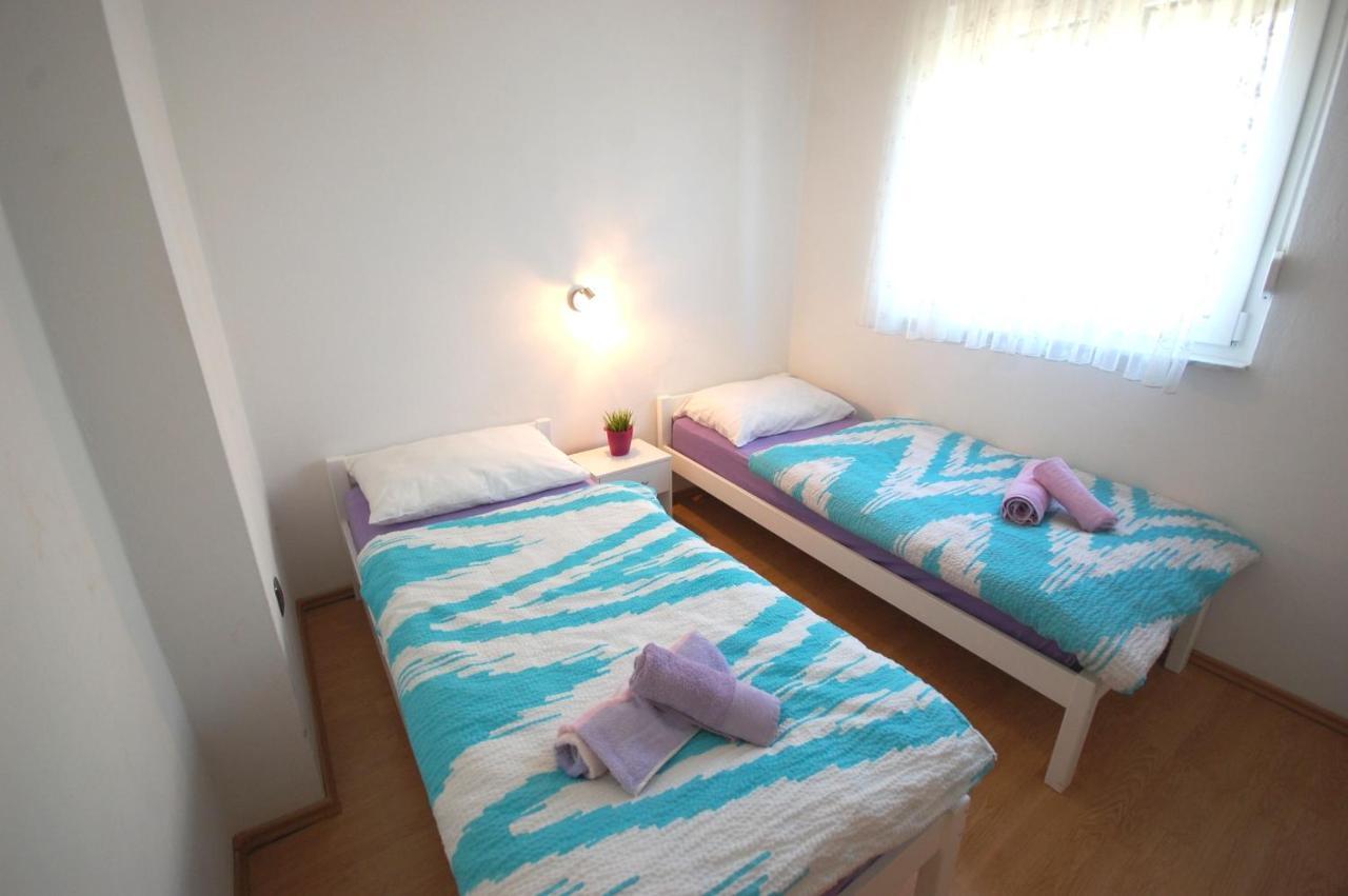 Apartments Dida By El-Pi Tours Нивице Экстерьер фото
